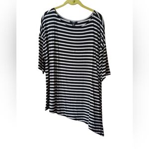 IMNYC Isaac Mizrahi Medium Stretch Striped Pullover Asymmetrical Hem Black White